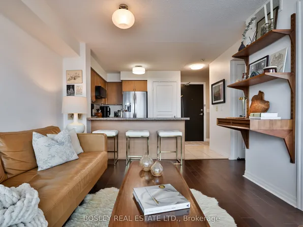 1600 Charles St #509, Whitby, ON L1N 0G4