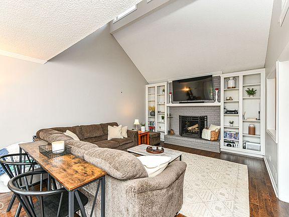 5th image of 12334 Camberley Ln
