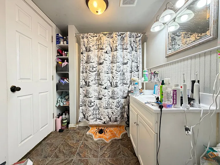 531 W 4th St #1 — Photo 20