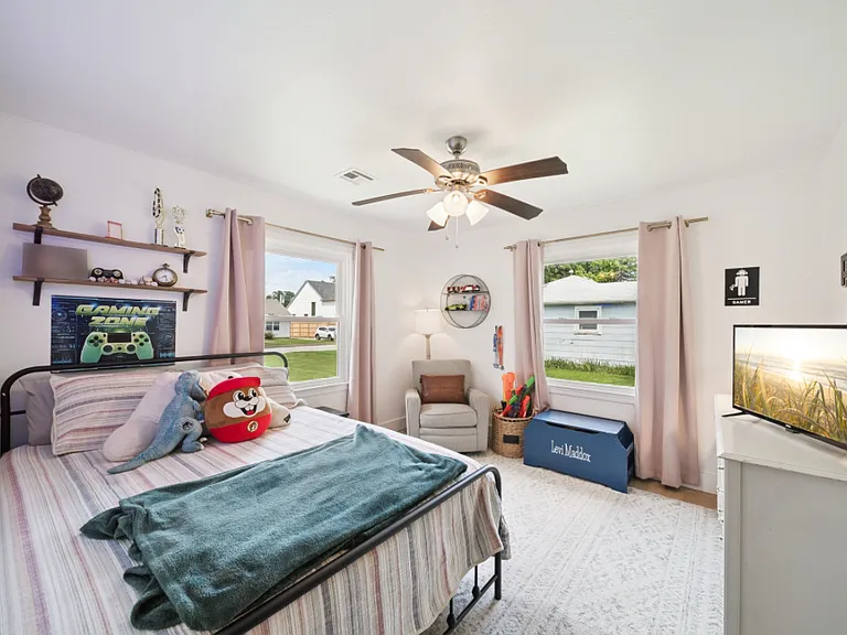 403 E Freeport St — Photo 11