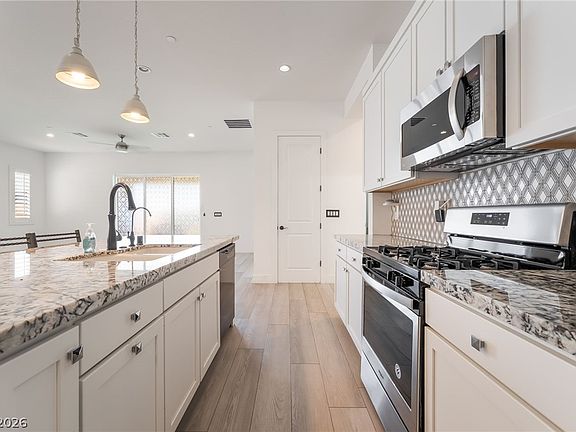 5th image of 330 Meadow Brush Pl