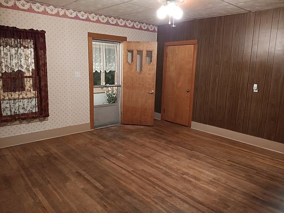 3rd image of 295 S Prospect St
