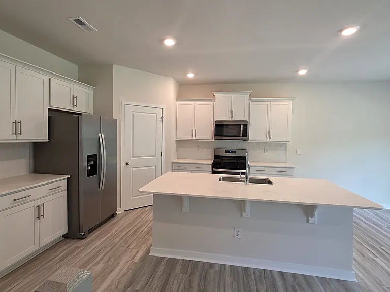 1628 Secrest Commons Dr — Photo 4