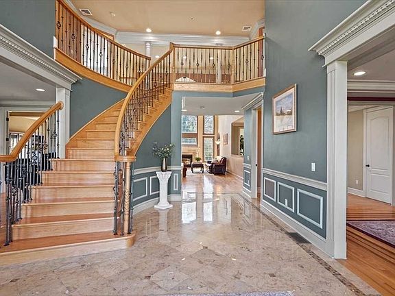 2nd image of 12 Arrowhead Ln