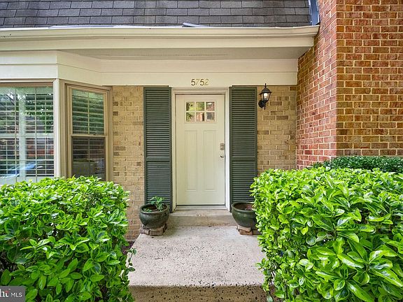3rd image of 5752 Crownleigh Ct