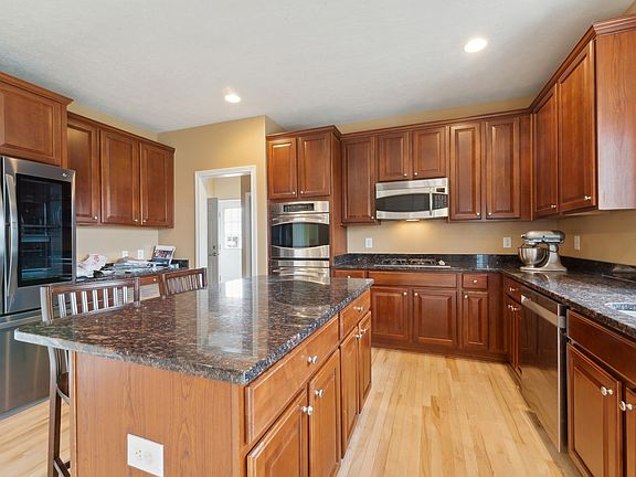 3rd image of 4861 S Cobblestone Dr