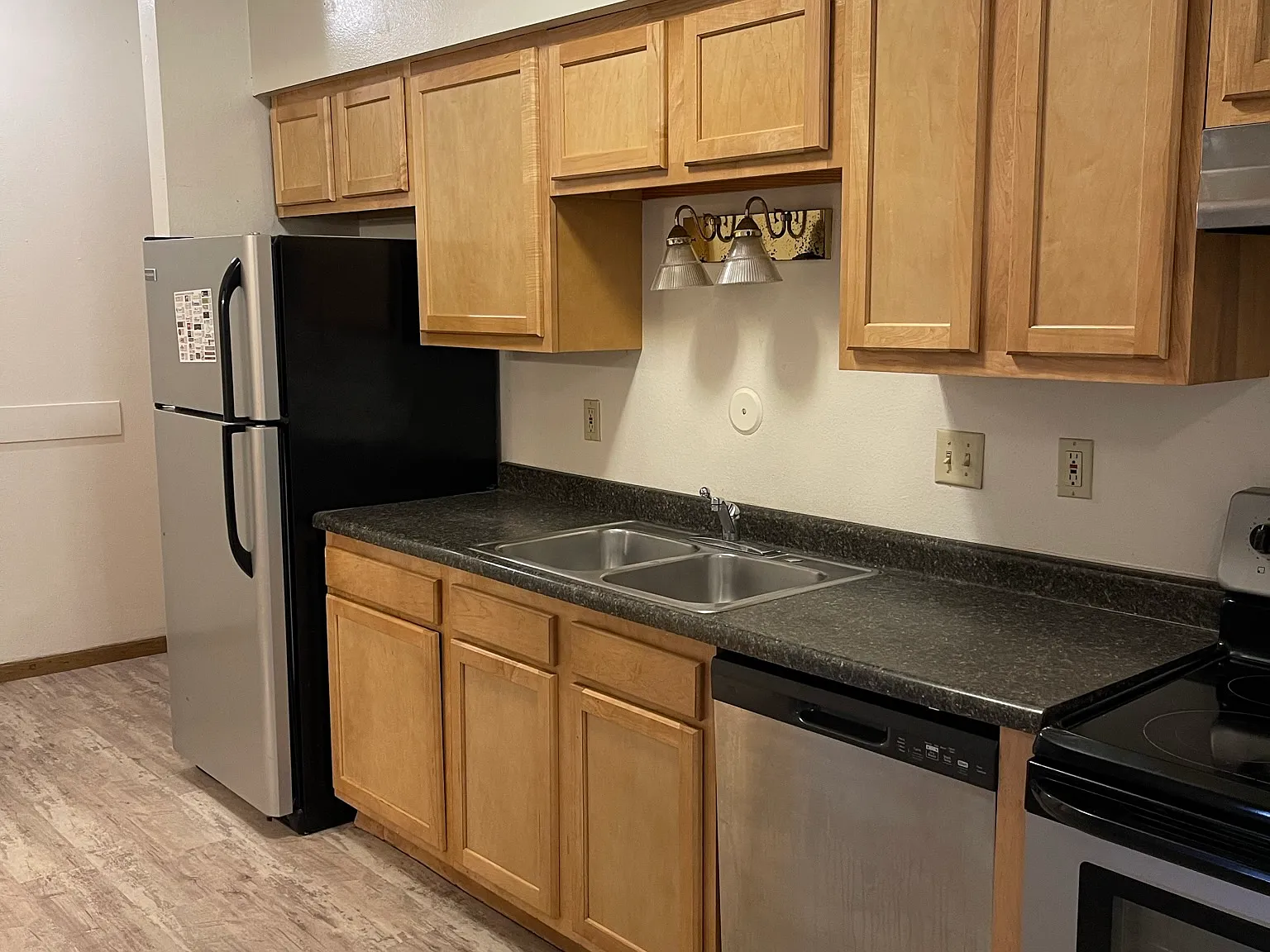 5 bed, $2,611 — Photo 2
