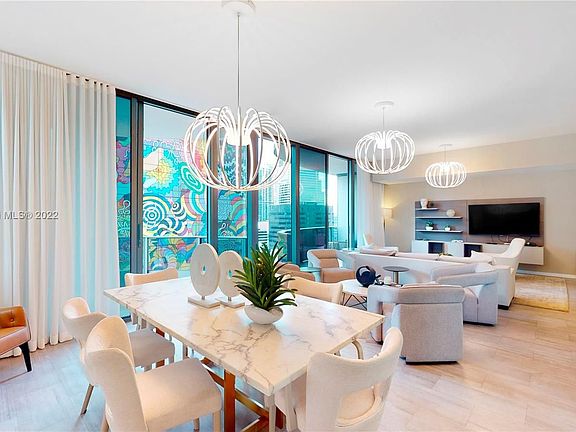 4th image of 1000 Brickell Plz #1812