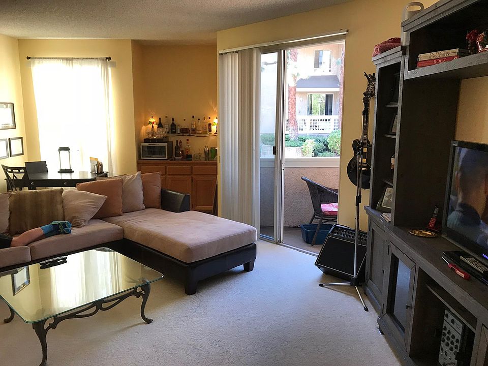 Living area - with buffet or bar built in