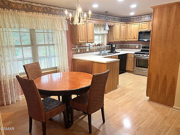 4th image of 3661 Boxwood Ln