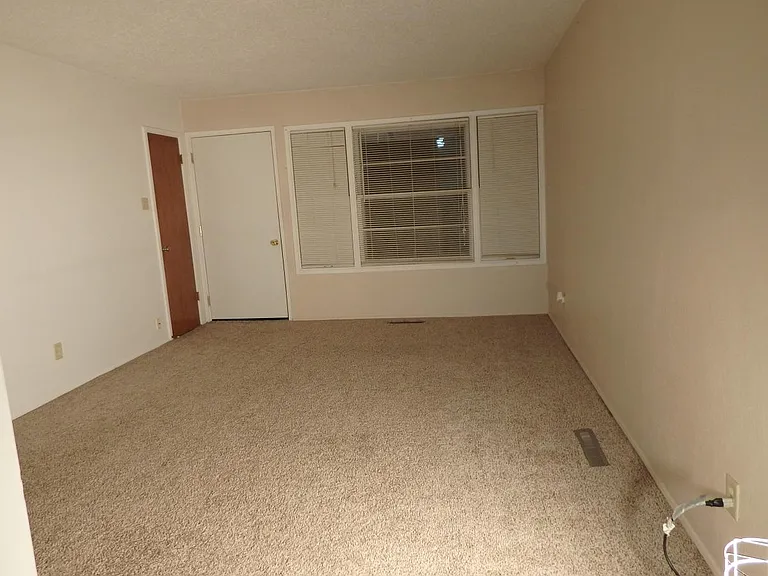 4640 Ford Ave NW — Photo 7