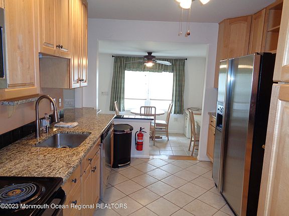 4th image of 71 Norwalk Avenue