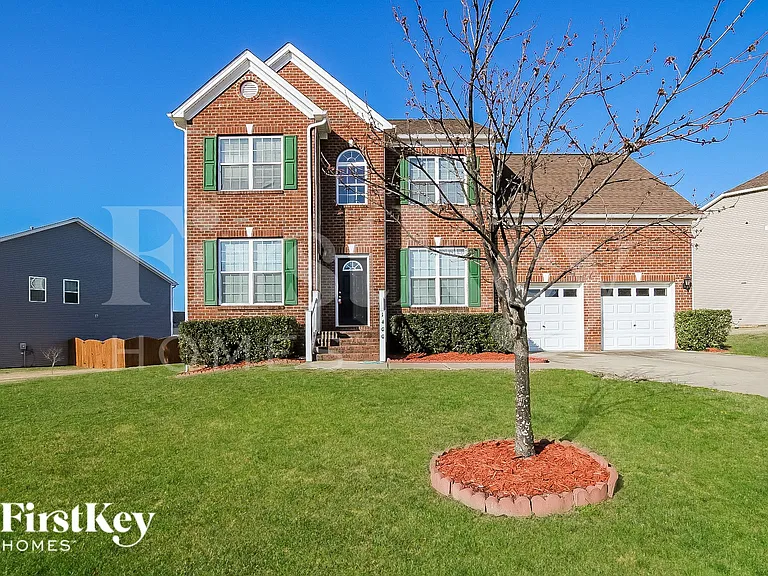 1400 Chimney Ridge Dr — Photo 1