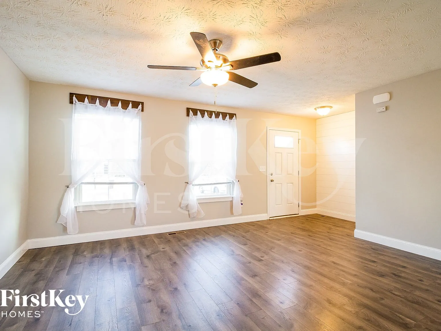 4 bed, 2.5 bath, 1920 sqft, $2,765 — Photo 3