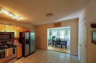 4th image of 25 Springside Dr