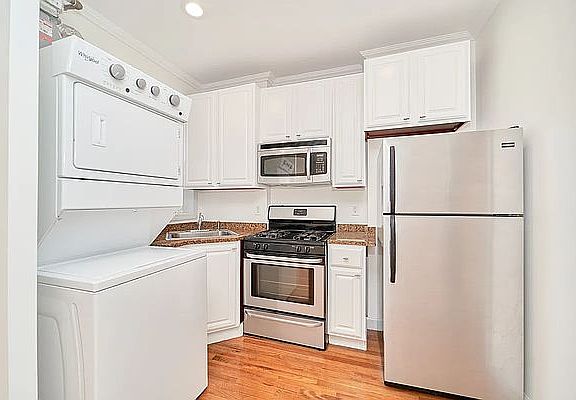 4th image of 106 Norfolk St APT 25