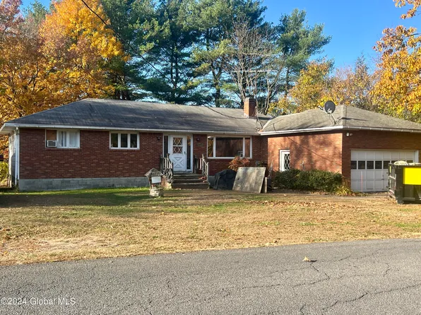 1401 Aquetuck Road, Ravena, NY 12143