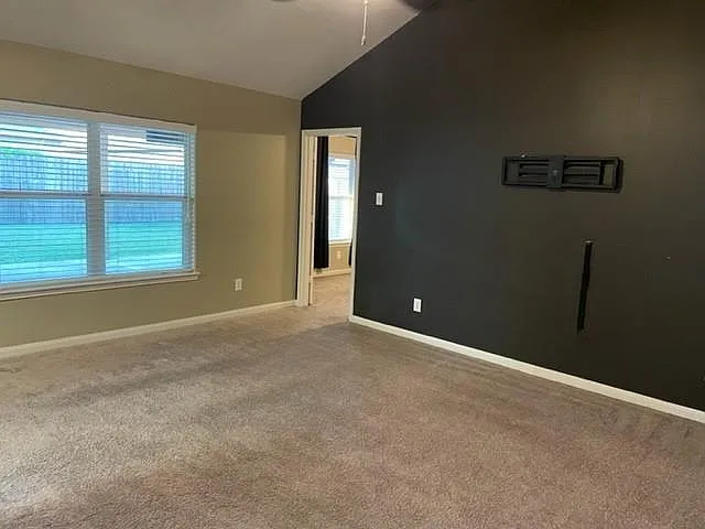 4 bed, 2.0 bath, 1672 sqft, $1,950 — Photo 3