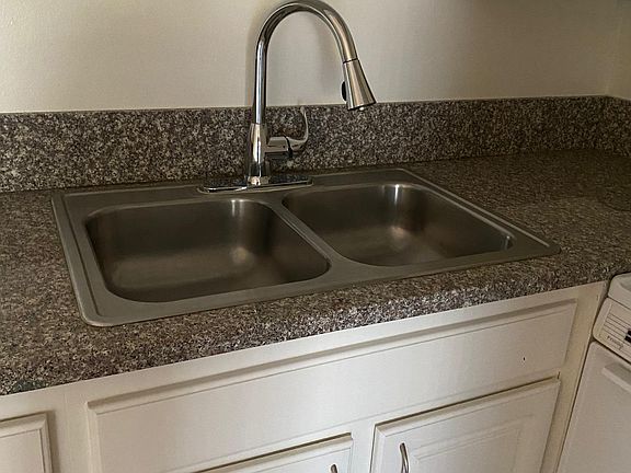4th image of 7528 Simpson Ave #103