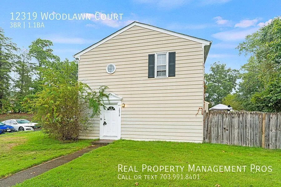 Spacious 3-Bedroom, 1.5-Bath Townhouse for Rent in Lake Ridge — Photo 2