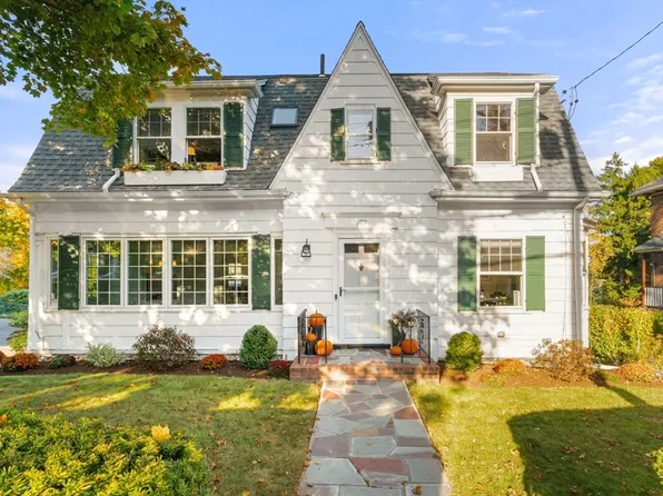 109 Gray St, Arlington, MA 02476