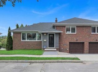 695 Center St, Ridgefield, NJ 07657