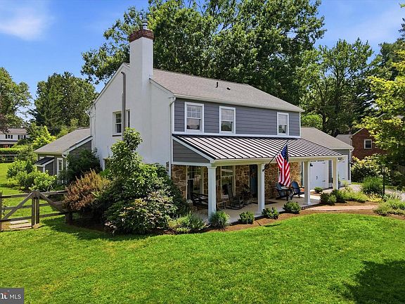 2nd image of 19 Clover Ln
