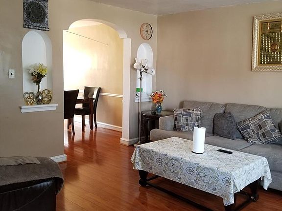 4th image of 4026 Oakmont St