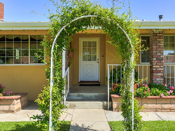 2nd image of 1228 Del Valle Ave