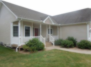 22 Hunt Glen Dr, Granby, CT 06035