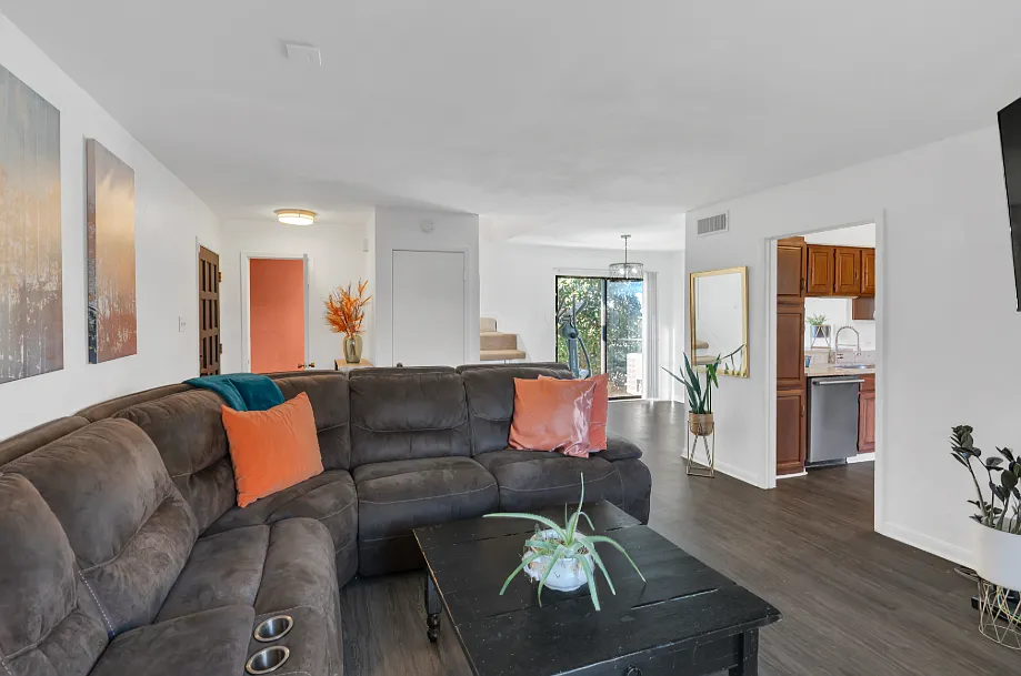 2 bed, 2.5 bath, 1135 sqft, $2,000 — Photo 4