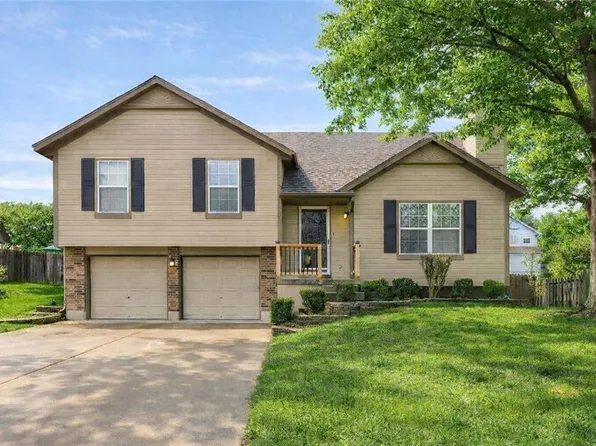 1704 NE Stonewood Dr, Lees Summit, MO 64086