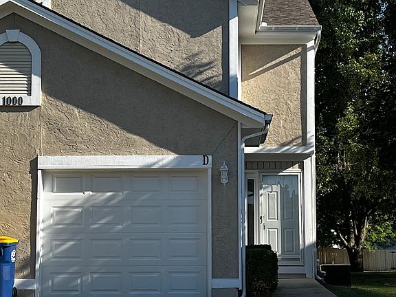 3rd image of 1000 NE Whispering Winds Ct Unit 4