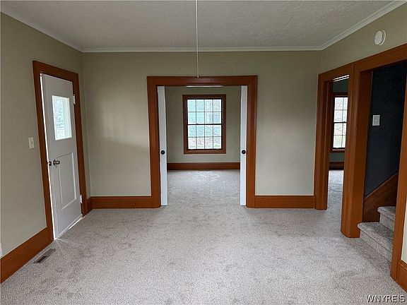 4th image of 1861 Hess Rd