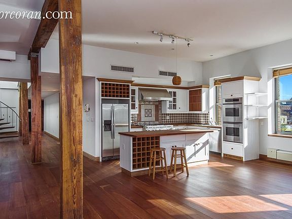 3rd image of 799 Washington St