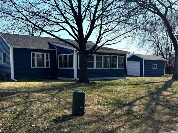 618 7th Ave, Camanche, IA 52730