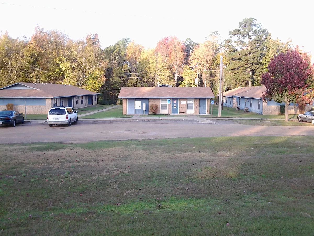 Building Photo - 305 Highway 8