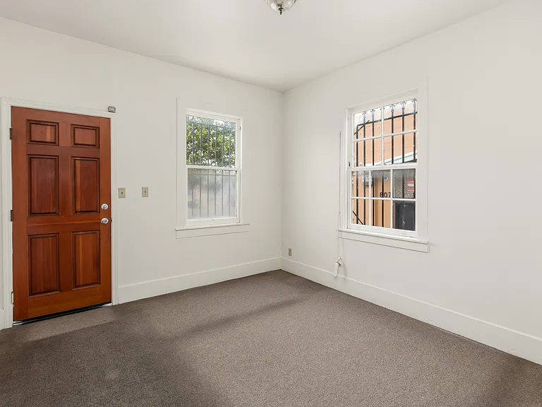 811 W Grand Ave #A — Photo 4