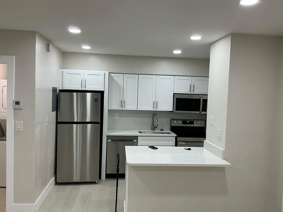 1800 NW 4th Ave #8