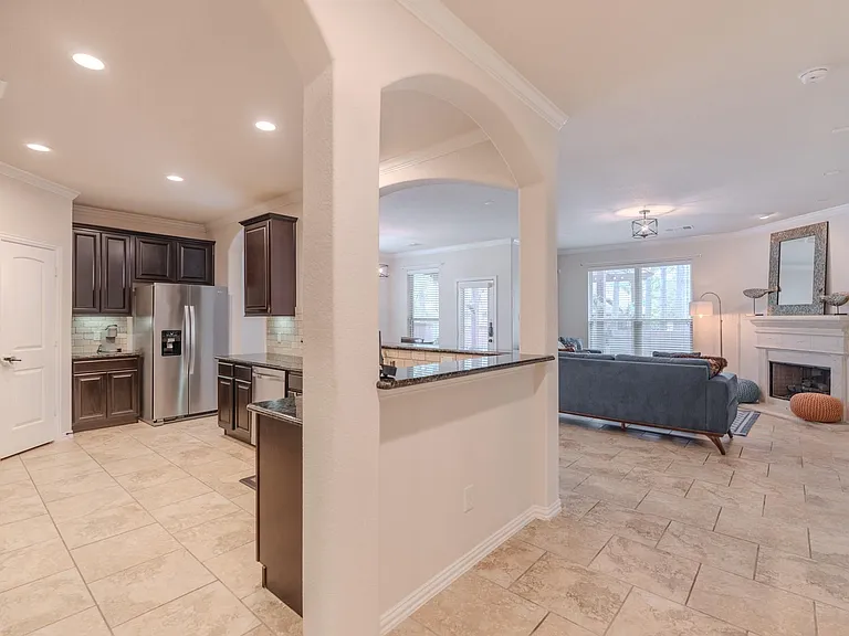 14 Arrowfeather Pl — Photo 7