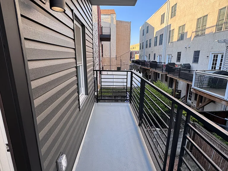 647 N 16th St #3 — Photo 10