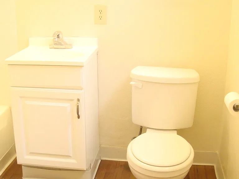 Peppertree Apartments — Photo 9