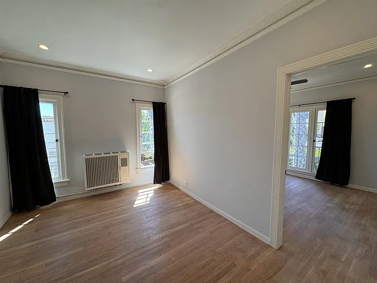 902 N Vendome St #902 — Photo 4