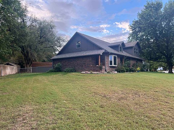 2nd image of 2324 Estates Dr