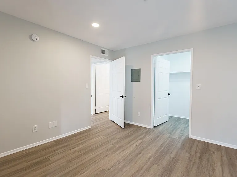 315 Virgil — Photo 15