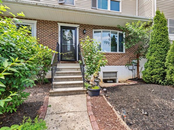 222 Poplar Dr