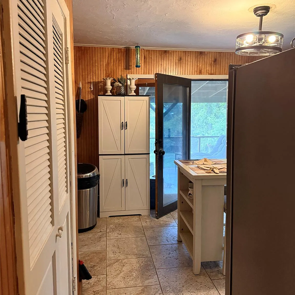 3 bed, 2.0 bath, 2016 sqft, $3,200 — Photo 4