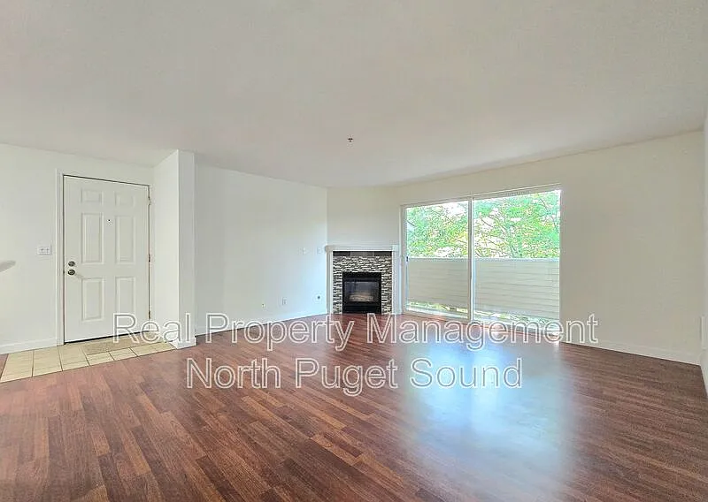 2 bed, 2.0 bath, 921 sqft, $1,895 — Photo 4
