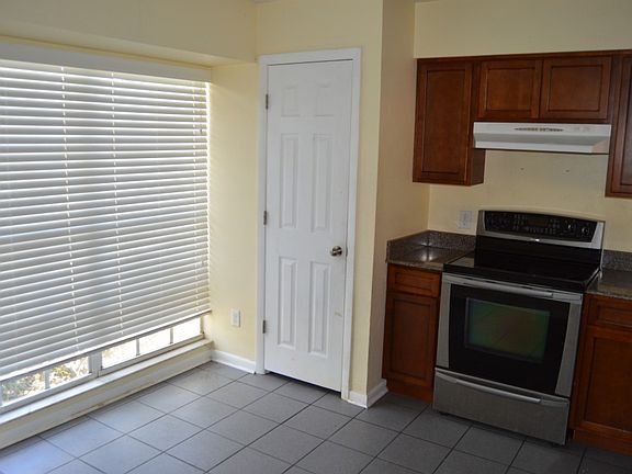 5th image of 16128 Rambling Vine Dr E