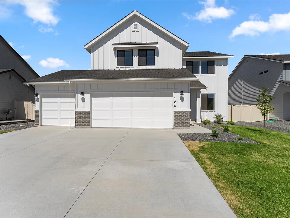 1316 W Bass River Dr